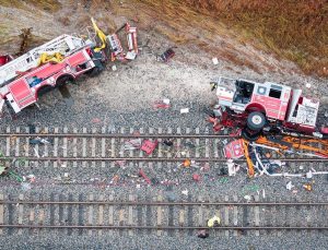ABD’de feci kaza 3’ü ağır 15 yaralı! İtfaiye aracı ile tren çarpıştı