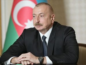 Aliyev havalimanındaki törene katıldı!
