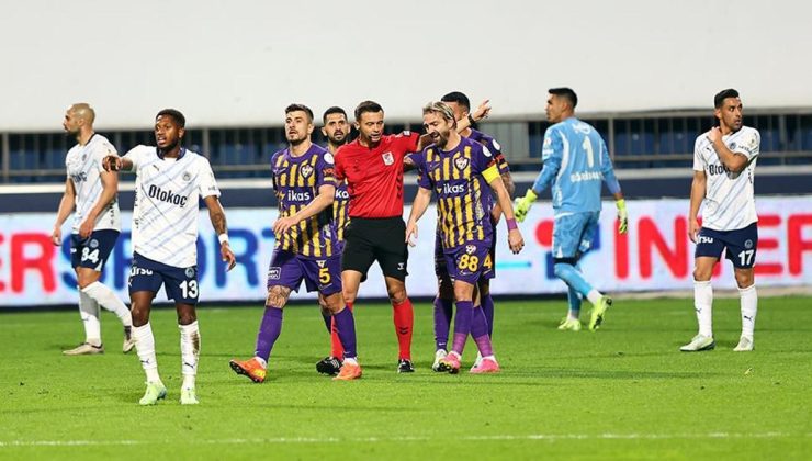 Eyüpspor – Fenerbahçe maçını Trio ekibi değerlendirdi! Verilen ve verilmeyen goller, penaltı ve kırmızı kart beklenen anlar…