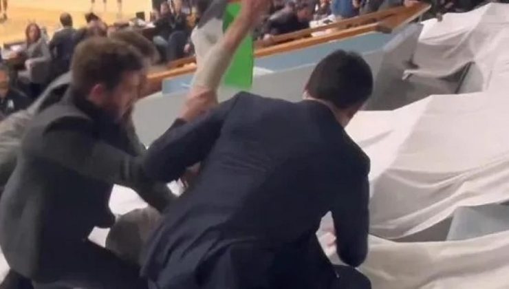 İsrailli taraftarlardan çirkin saldırı…Filistin bayraklı genci darbettiler!