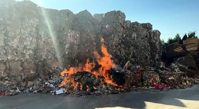Kahramanmaraş’ta kağıt fabrikasında çıkan yangın söndürüldü