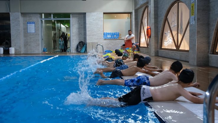 Onikişubat Belediyesi’nin yoğun talep gören yaz yüzme kursu başlıyor