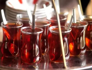 Çayın yanında getirdikleri limona bile para istediler