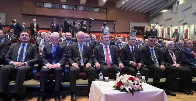 YÖK Başkanı Özvar: “Yükseköğretim sistemimizin sorumluluğu gençlerimize nitelikli bir eğitim imkanı sunmaktır”